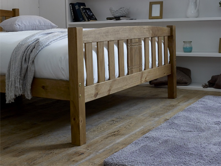 Sedna Pine Bed